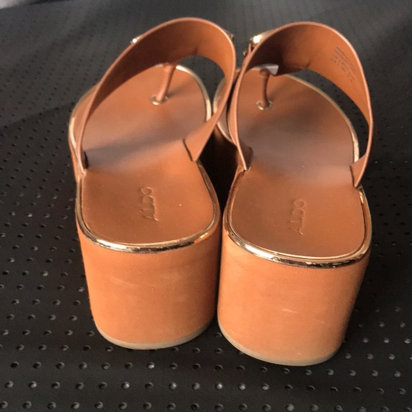 SZ 8.5 NWOT ALDO GOLD HORSEBIT TAN CHUNKY PLATFORM WEDGE SUMMER WOMEN SANDALS - Picture 5 of 7